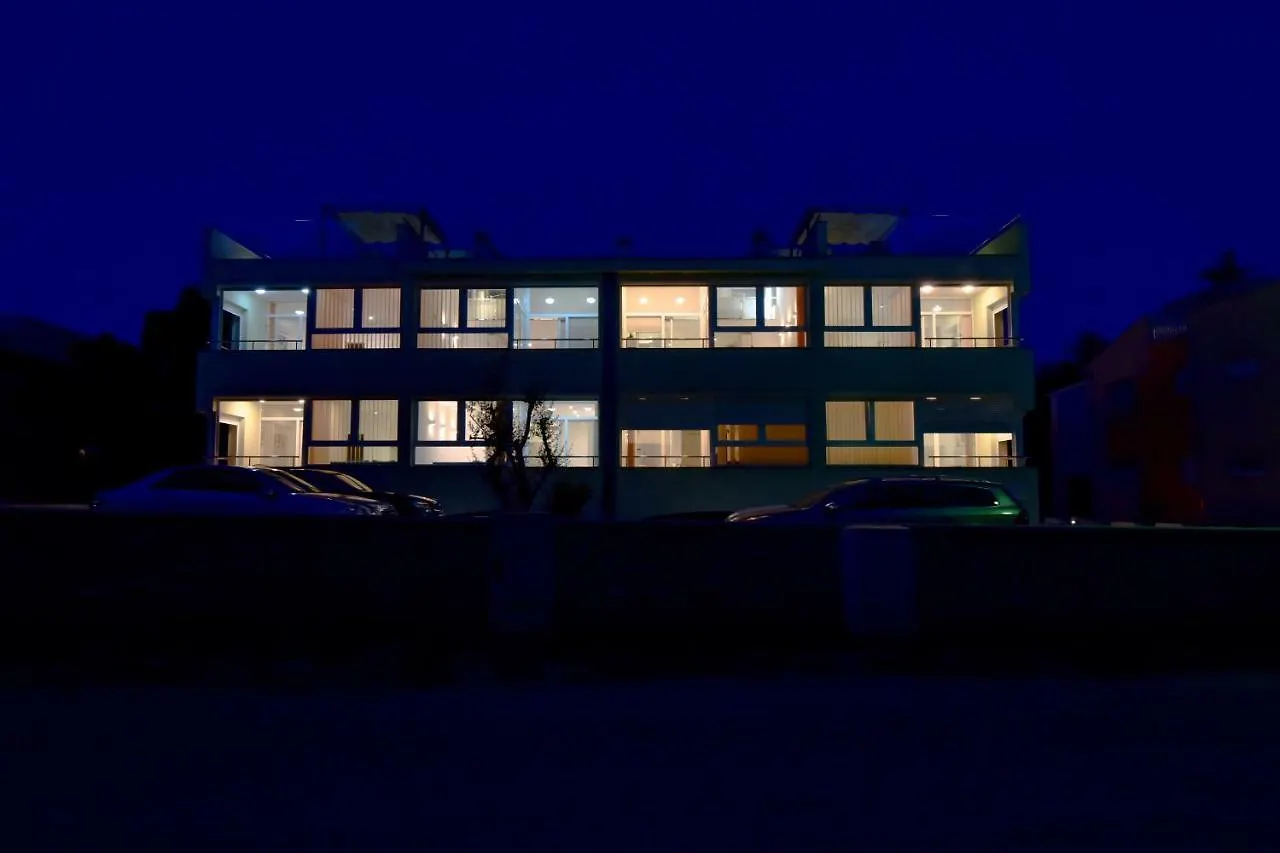 Apartments Laura 1 Privlaka  Kroatien